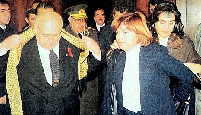 Devletin 'giydirilişinin' resmi