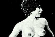 Senat&ouml;r&uuml;n başını yedi!