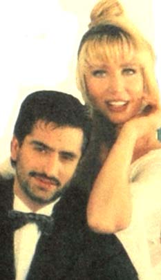 Mahsun ekran güzeline aşık