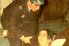 Liseli kızlara zifaf gecesi fotoğraflarını gösterince hapse atıldı