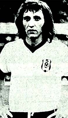 İn&ouml;n&uuml; Stadı'nda kuşların kavgası