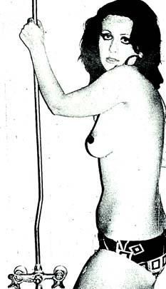 &Ccedil;ırıl&ccedil;ıplak oturma grevi yaptı