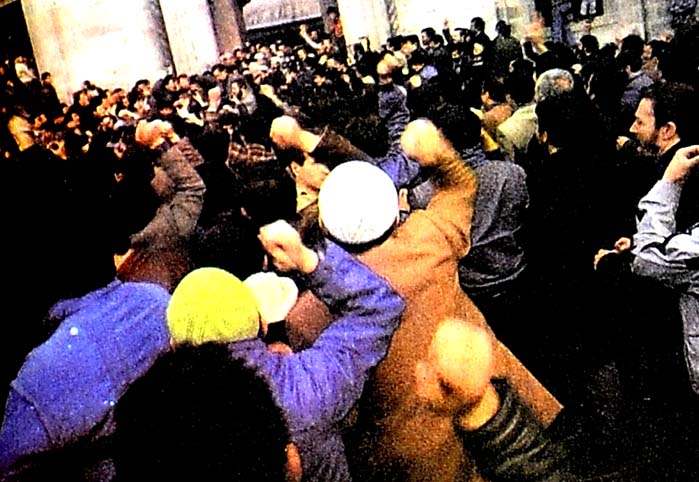 İrtica meydan okudu