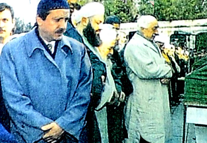 Fethullah G&uuml;len, hocasına ağladı