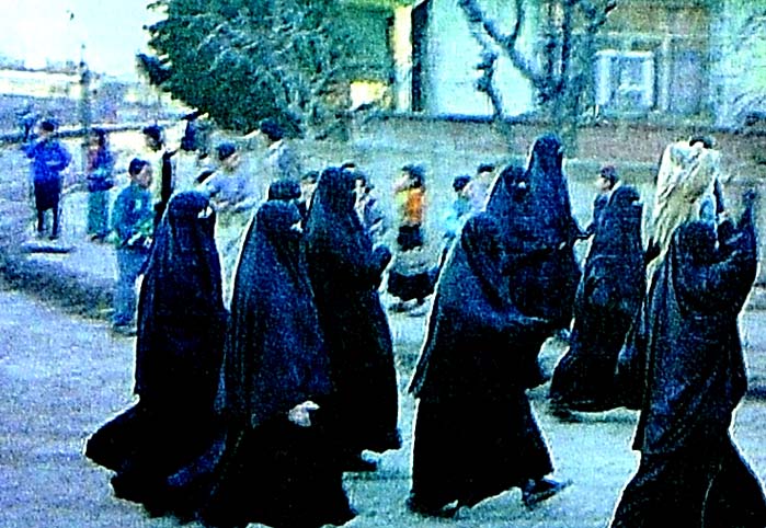 Gandi senin neyine...