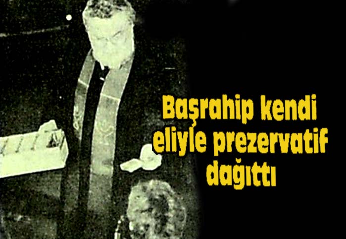 Başrahip kendi eliyle prezervatif dağıttı