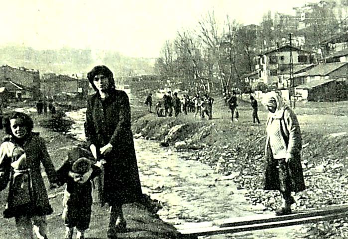 İstanbul'un g&ouml;beğinde sefilleri oynuyorlar
